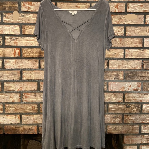 Umgee Dresses & Skirts - Gray pocket Umgee Dress size Medium